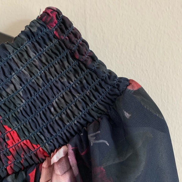 NA-KD Off-Shoulder Floral Top - Picture 2 of 3